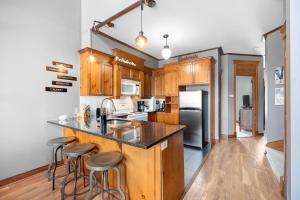 Les Manoirs 3bdrs W Pool & Hottub Near Village