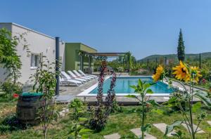 Villa Gariful Sleeps 8 with Pool & Pet Friendly