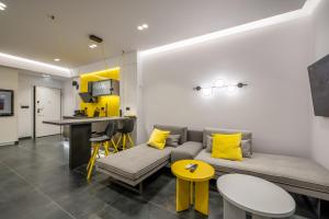 Studio 8 black & Yellow Urban Apartment City Center