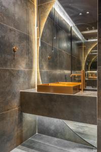 Studio 8 black & Yellow Urban Apartment City Center