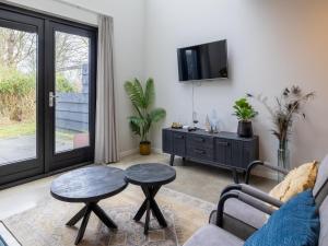 Apartment in Vrouwenpolder near the Beach