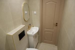 Bright 1BR Sofia Center - Cozy, Wi-Fi, AC, TV