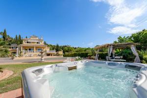 Coastal Getaway in Sunny Villa Roca Estepona