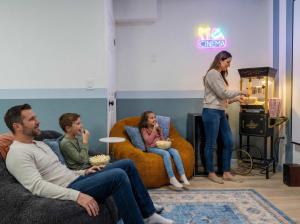 Sleeps 10 - Game Room - Putt Putt - Movie Theater