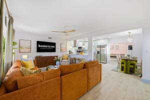 Sleeps 10 - Game Room - Putt Putt - Movie Theater