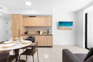 Light-Filled 1BR with Private Balcony Urban Chic