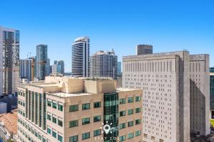 Light-Filled 1BR with Private Balcony Urban Chic