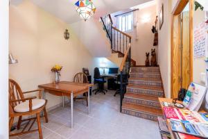 Getaway in Villa Roca Dormitory room