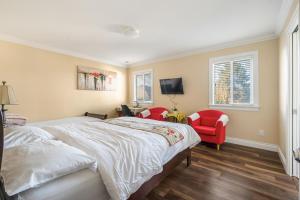Bright Private Room in Quiet Richmond House