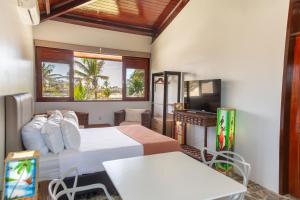 Beachfront Studio with Pool Caponga