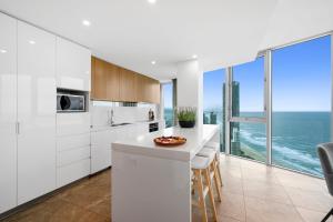 5 Bedroom Sub Penthouse OCEAN Views on Level 54 at the HResidences - Q Stay