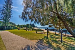 Serene Escape in Moffat Beach