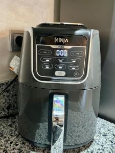 Chic studio with sea view, Wi-Fi & pool