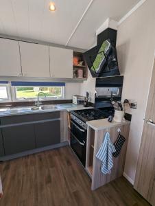 Stunning Caravan with uninterrupted panoramic coastal views at Swanage Coastal Park