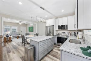 Pier View - Spacious Home Sleeps 10 - Pet Friendly