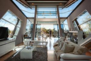 Nebulae Loft Design Stay with Jacuzzi & Firepit