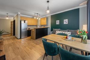 SECOND HOME Lubawa - 3 pokoje, 5 łóżek, Netflix i Max, parking, winda