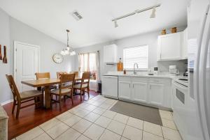 Cozy 4 Bedrooms wPrivate Pool