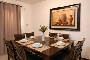 Casa completa con seguridad 24-7 Estadio BBVA a 15 minutos