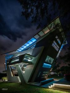 Nebulae Loft Design Stay with Jacuzzi & Firepit