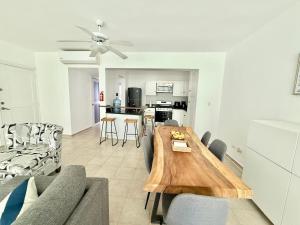 Tropical Apt Near Bibijagua Beach, Pool, 6 Guests