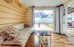 2 Bedroom Pet Friendly Stacaravan In Cancale