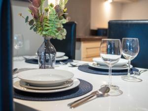 Balcony Waterside 2-Bed Apartment Central Leeds