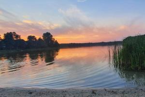 Large house with private garden, right on the lake