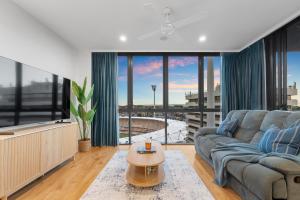 12th floor Stadium View -2BR-Free Parking-CBD