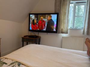 Charming Guest Room with Woodland Views in Silsoe