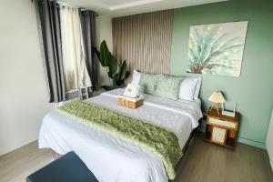 Deluxe - Family Room 1BR with Queen Bed & Beach View