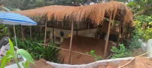 Standalone "Greek" Jungle House, walking distance to Thalassa and Boiler Maker