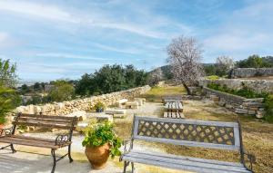 Amazing Home In Comiso With Wifi