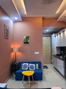 Good vibes only gaur city center studio apartment
