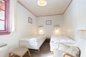 Holiday Home With Thatched Roof And Calm