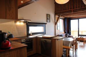 Résidence Roche Blanche - VAL THORENS location: Duplex pour 8 personnes au dernier étage, centre station MAE-9013