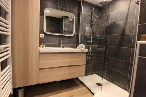 Résidence Trois Vallees - Studio moderne et renové avec cabine pour 4 personnes MAE-7715