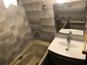 Résidence Serac - CHARMANT STUDIO POUR 3 PERSONNES BIEN EQUIPE AVEC BALCON EXPOSE SUD MAE-7774