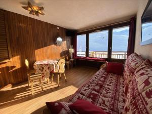 Résidence Roc De Peclet 1 - VAL THORENS location: Studio pour 4 personnes en bordure de pistes MAE-9038