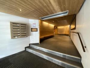 Résidence Lac Du Lou - VAL THORENS location: Appartement de 38 m2 au 7ème étage, skis aux pieds, balcon exposé sud MAE-9021