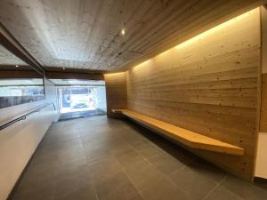 Résidence Lac Du Lou - VAL THORENS location: Appartement de 38 m2 au 7ème étage, skis aux pieds, balcon exposé sud MAE-9021