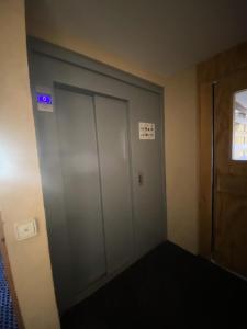 Résidence Reine Blanche - Val Thorens location: appartement avec chambre, balcon au sud, bordure de pistes MAE-9052