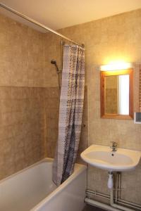 Résidence Cimes De Caron - VAL THORENS location: studio cabine avec vue sud magnifique MAE-9084