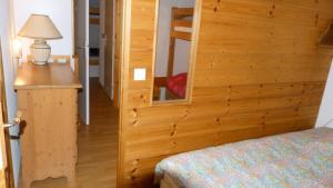 Résidence Aiguille Grive Bat Iii - Appartement 2 pièces 6 personnes en duplex, skis aux pieds, dans le village de Charmettoger à Arc 1800 MAE-1696