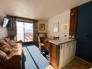 Résidence Machu - VAL THORENS location: Appartement avec vue sur les pistes, résidence skis aux pied MAE-9101