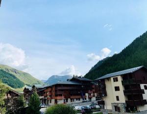 Résidence Le Chantelouve - Studio cabine avec mezzanine pour 5 personnes à Val dIsère à 300m du centre du village et 450m des pistes MAE-1805
