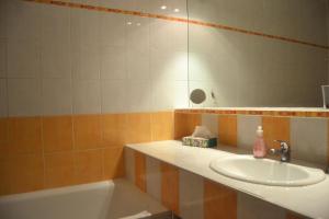 Résidence Miravidi - Beau studio pour 4 personnes, décoré dans une ambiance chalet, proche des pistes et des commerces, au cœur du village du Charvet MAE-1946