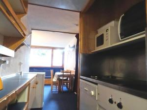 Résidence Belles Challes - Studio 4 personnes à Arc 1800 skis aux pieds et proche des commerces dans le village du Charvet MAE-1977