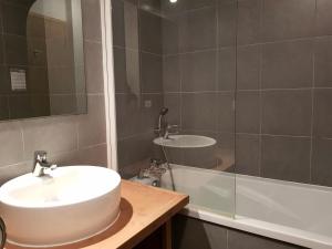 Résidence Roc Belleface C - Appartement 3 pièces 8 personnes à Arc 1600 à côté des pistes et des commerces, avec accès gratuit à la piscine et au sauna de MAE-1998