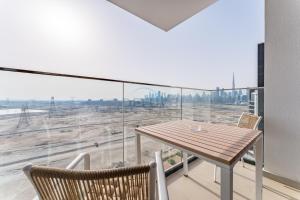 Compact yet Spacious Studio Apartment, Minutes Drive to Dubai Iconic Sites - Azizi Riviera 1, Al Merkadh